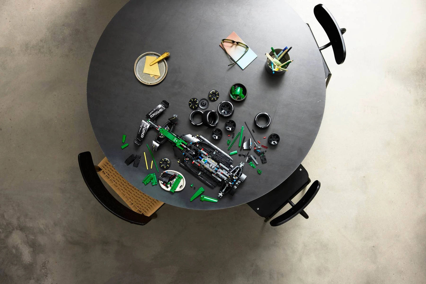 LEGO Technic 42240 Aston Martin Aramco AMR25 F1® Car 香港行貨價 $1275