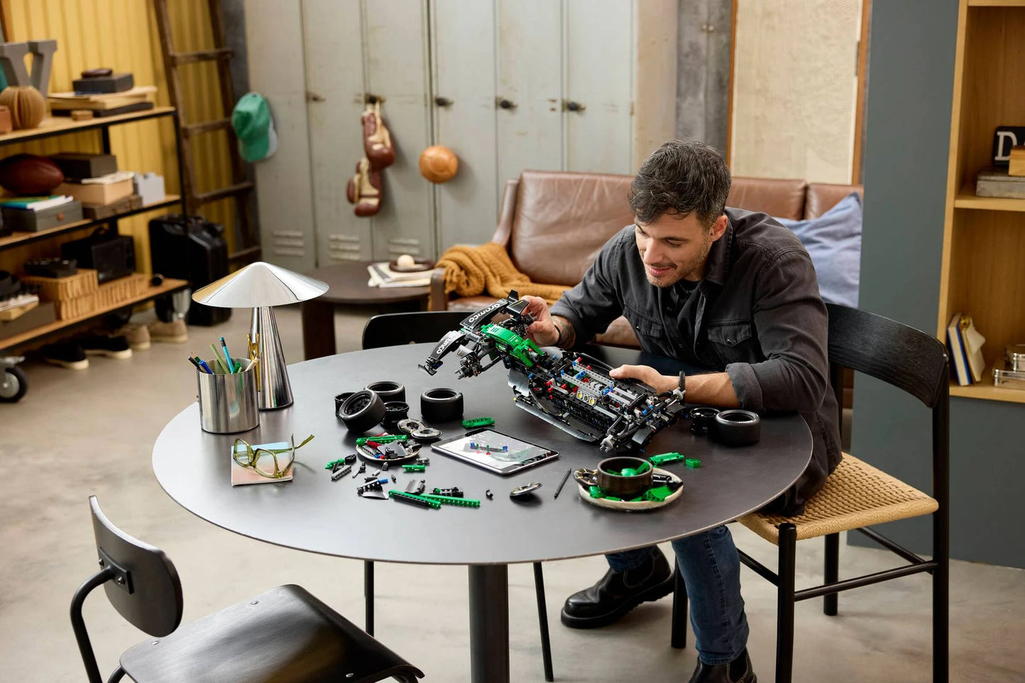 LEGO Technic 42240 Aston Martin Aramco AMR25 F1® Car 香港行貨價 $1275